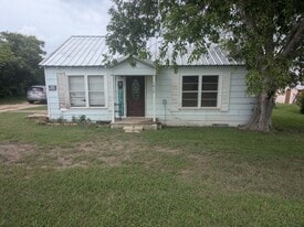 1812 E Young Ave in Temple, TX - Building Photo
