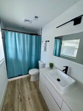 1001 S Dollins Ave in Orlando, FL - Building Photo - Building Photo