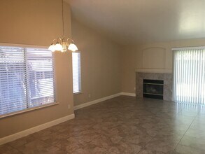 4330 Stride Way in Bakersfield, CA - Building Photo - Building Photo