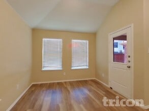 2428 Dolostone Dr in Aubrey, TX - Foto de edificio - Building Photo