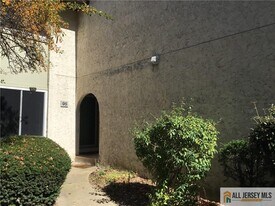 95 Thoreau Dr in Plainsboro, NJ - Building Photo