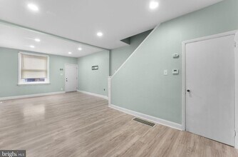2041 Dennie St in Philadelphia, PA - Building Photo - Building Photo