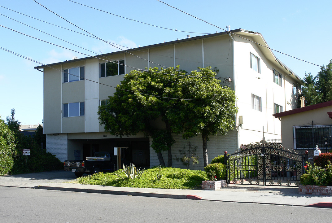 2711 Blenheim Ave in Redwood City, CA - Building Photo