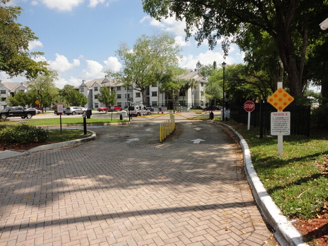 11241 W Atlantic Blvd, Unit 106 in Coral Springs, FL - Building Photo - Building Photo