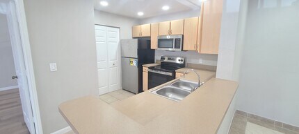 940 Village Trail in Port Orange, FL - Building Photo - Building Photo