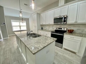 5121 Doolittle Blvd-Unit -B in Houston, TX - Building Photo - Building Photo