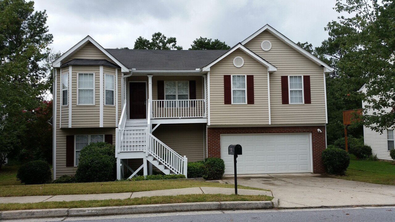215 Bainbridge Cir in Dallas, GA - Building Photo