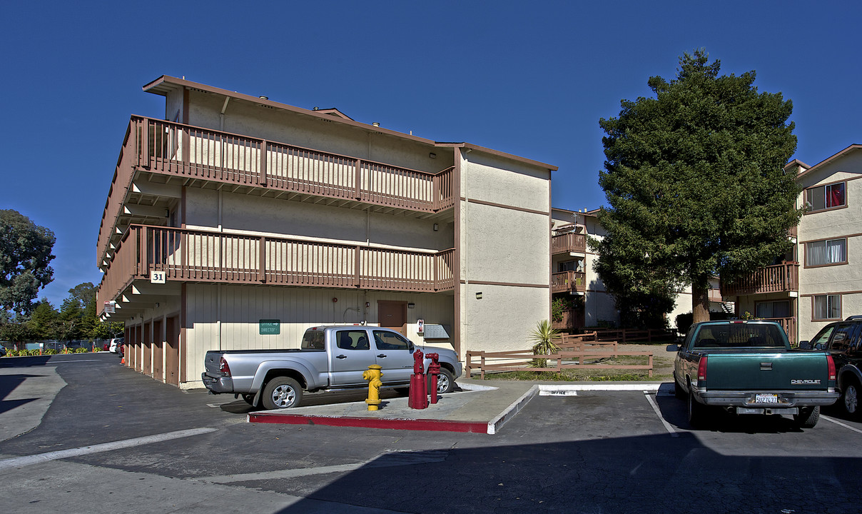 Garden Hill Apartments in Watsonville, CA - Building Photo