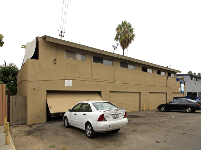 318 E Leatrice Ln in Anaheim, CA - Building Photo - Building Photo