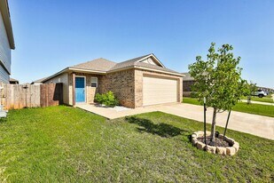 11725 Casey Dr in Yukon, OK - Building Photo