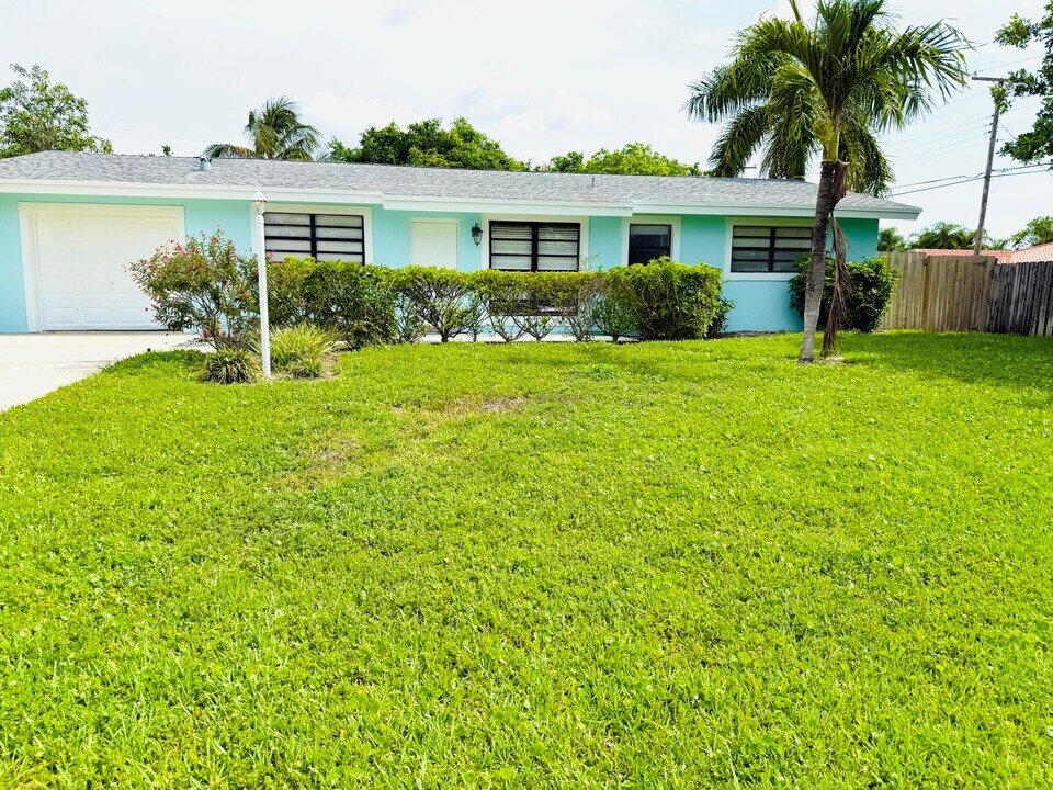 477 NE 35th St in Boca Raton, FL - Building Photo