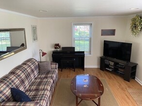 1620 Rugby Ave, Unit B in Charlottesville, VA - Building Photo - Building Photo