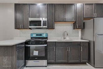 8846 S Buffalo Ave in Chicago, IL - Building Photo - Building Photo