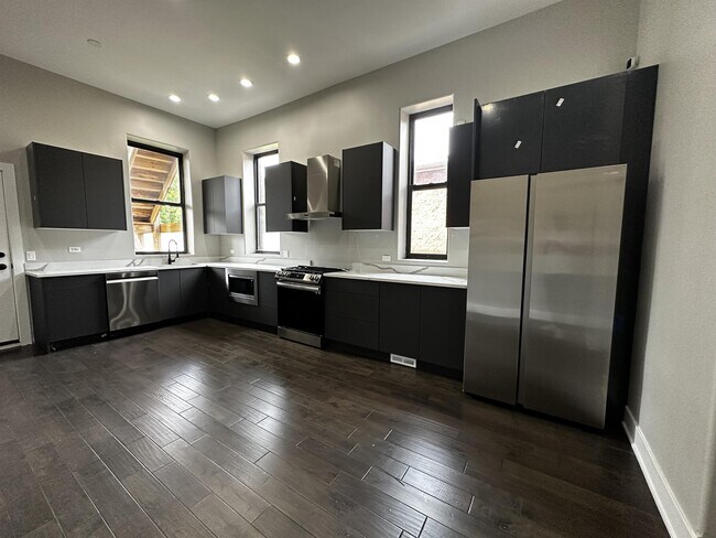 3330 S Indiana Ave, Unit 1N in Chicago, IL - Building Photo - Building Photo