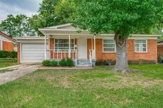 10637 Dunaway Dr in Dallas, TX - Building Photo - Building Photo