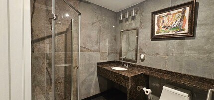 1028 Commonwealth Ave in Boston, MA - Building Photo - Building Photo