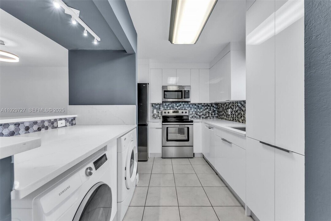 2945 NW 68th St in Fort Lauderdale, FL - Building Photo