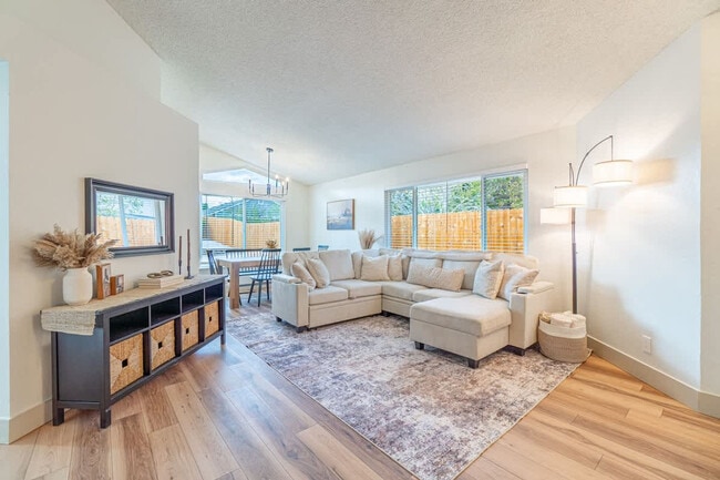 1059 Chesterfield Ct