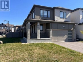 965 Fameflower St in Ottawa, ON - Building Photo - Building Photo