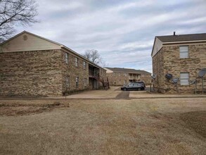 St. John Apartments in Dyersburg, TN - Foto de edificio - Building Photo