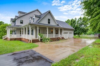 3177 Sandy Ford Rd in Newton, NC - Building Photo - Building Photo