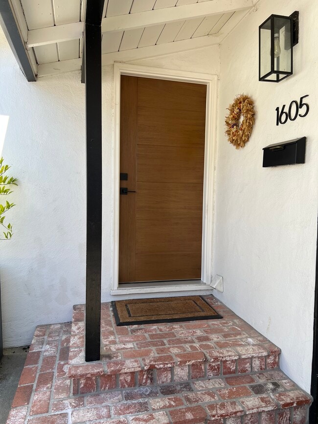 property at 1605 Laurel Ln