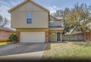 1817 Lincolnshire Way in Fort Worth, TX - Building Photo