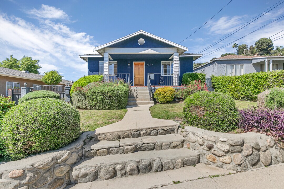 2347 Moss Ave in Los Angeles, CA - Foto de edificio