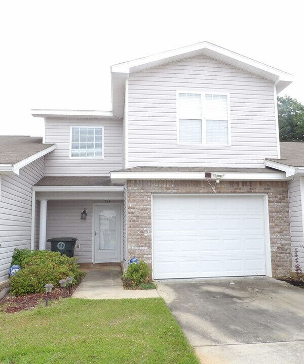 124 Jasmine Cir in Enterprise, AL - Building Photo