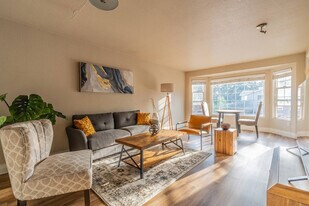 11501 Stone Ave N in Seattle, WA - Building Photo