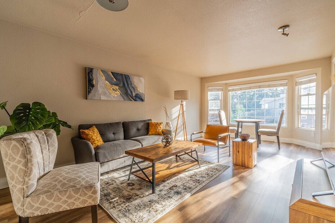 11501 Stone Ave N in Seattle, WA - Building Photo