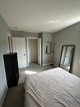 5711 Rollins Ln in Capitol Heights, MD - Foto de edificio - Building Photo