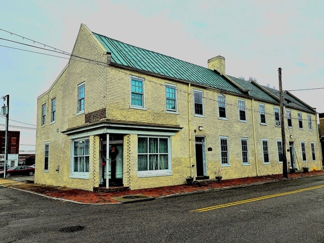 201 E Bank St