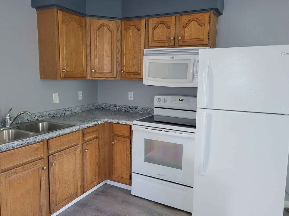 710 S Section Ave in Spring Valley, MN - Building Photo