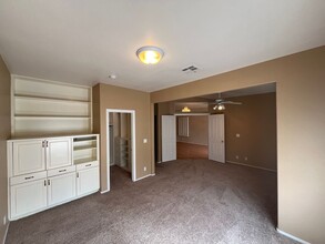 304 Modesto St in Henderson, NV - Building Photo - Building Photo
