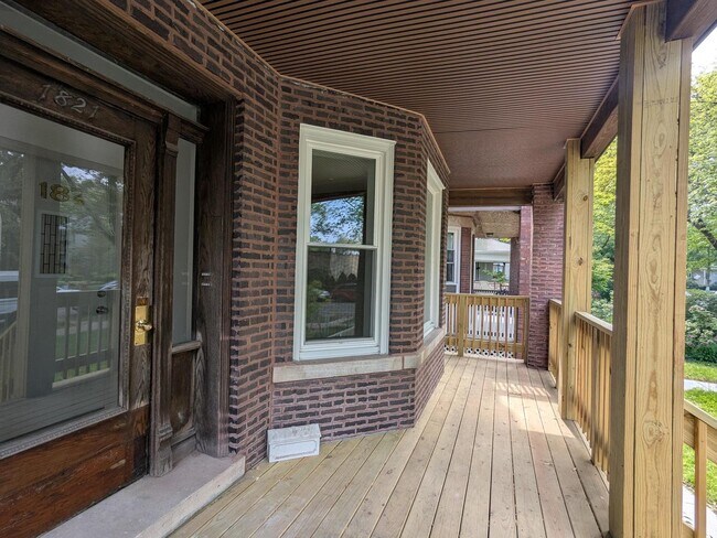 1821 W Greenleaf Ave in Chicago, IL - Building Photo - Building Photo