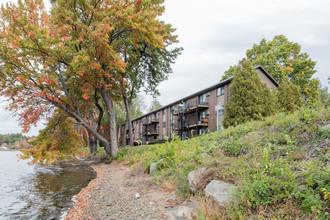 Lakeshore Apartments in Dracut, MA - Building Photo - Building Photo