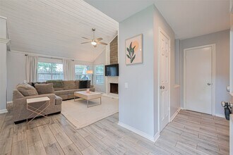8711 Pines Pl Dr in Humble, TX - Building Photo - Building Photo