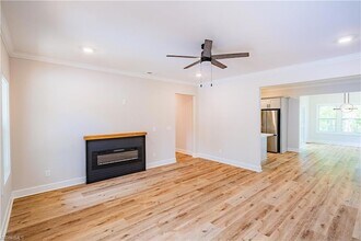 6 Teaberry Ct in Greensboro, NC - Foto de edificio - Building Photo