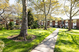 The Hempstead Gardens in West Hempstead, NY - Building Photo - Building Photo