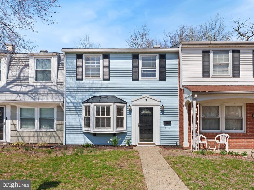 10 Radnor Ct in Willingboro, NJ - Building Photo