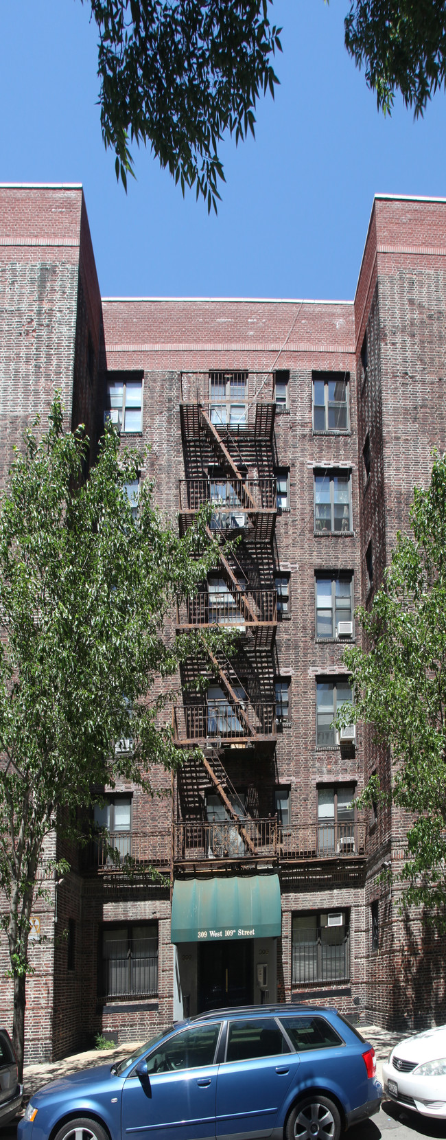 309 W 109th St in New York, NY - Foto de edificio - Building Photo