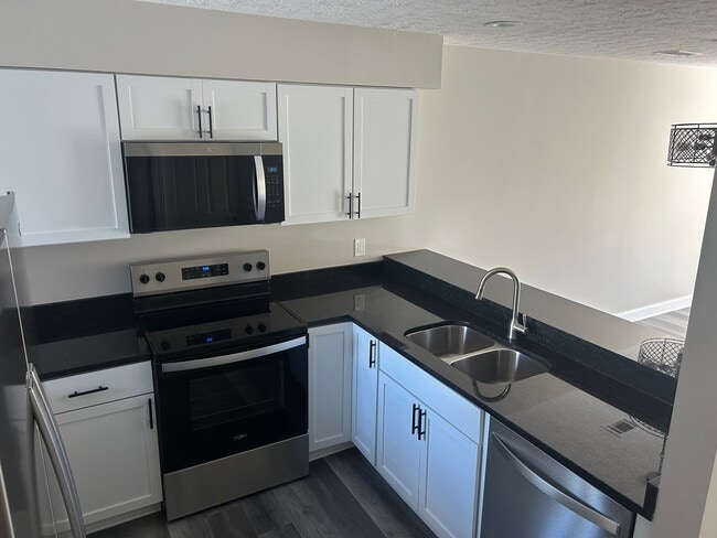 2830 Sand Run Pkwy in Fairlawn, OH - Building Photo - Building Photo
