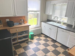 3 Bayview Ave in Stonington, CT - Building Photo - Building Photo