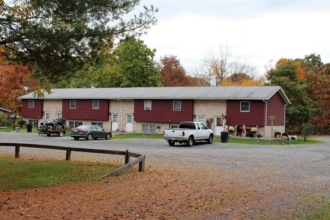 Woodland Manor Complex in Tipton, PA - Building Photo