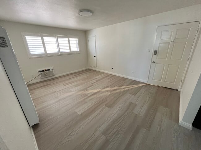 215 Covina Ave, Unit 4 in Long Beach, CA - Building Photo - Building Photo