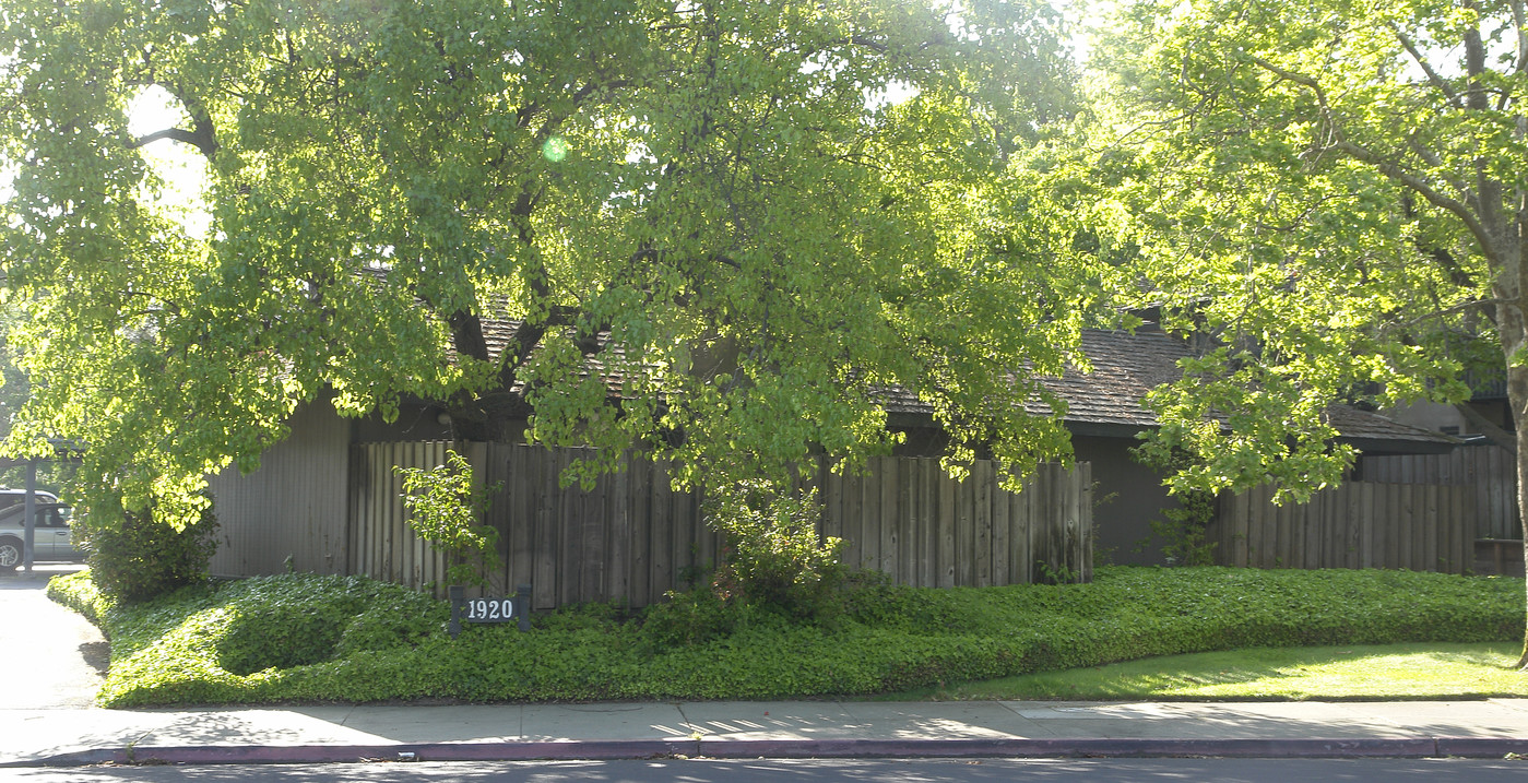 1920 Camino Verde in Walnut Creek, CA - Foto de edificio