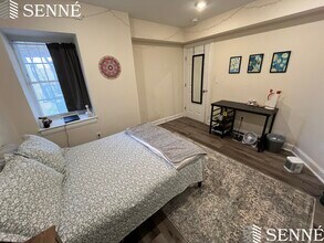 14 Flint St, Unit 1 in Somerville, MA - Foto de edificio - Building Photo