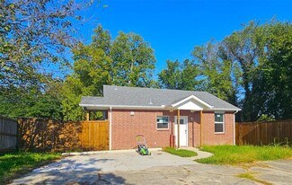 1405 E Sherman Dr in Denton, TX - Building Photo