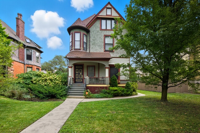 property at 134 S Kenilworth Ave